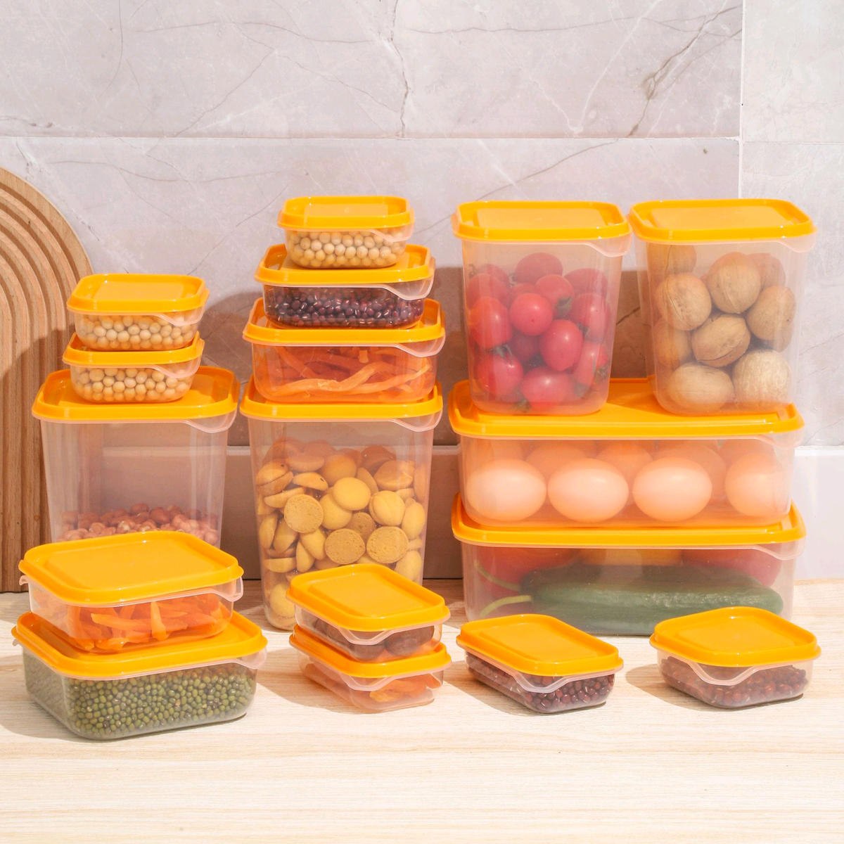 17 Conteneurs alimentaires en plastique